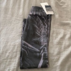 NWT. Ebb to Street Tight *Wash*